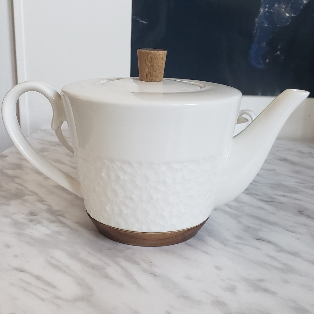 Tea Set - Picture 2 of 7